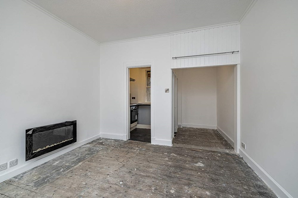 Ground Floor Flat in Guide Price £45,000 145 Scott Street, Galashiels