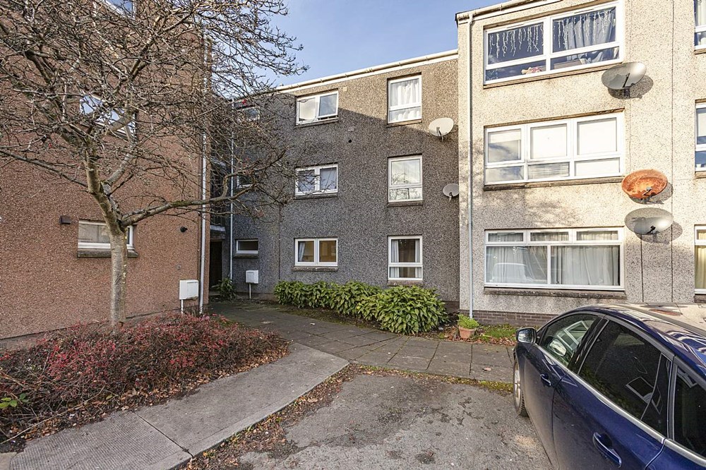 2 Bed Ground Floor Flat in Guide Price £75,000 140 Croft Street