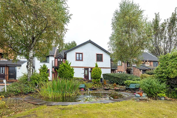 71 Kingsknowes Village