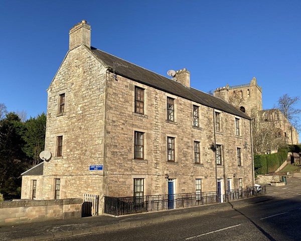 4 Abbey Bridge End