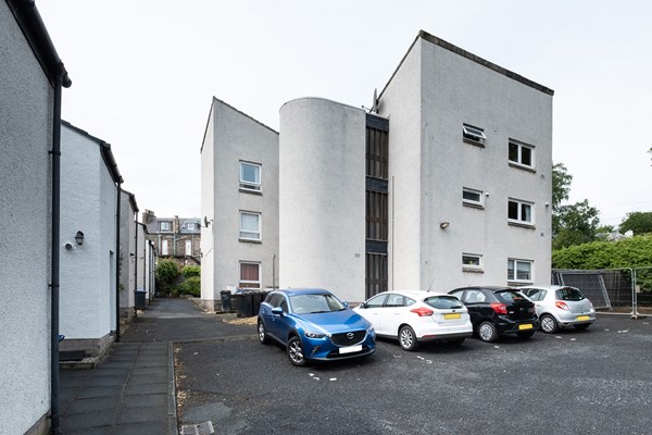 14 Lintburn Place