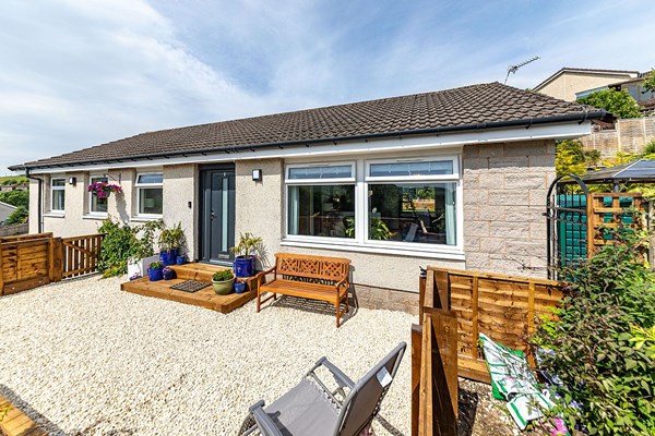 9 Ladhope Drive