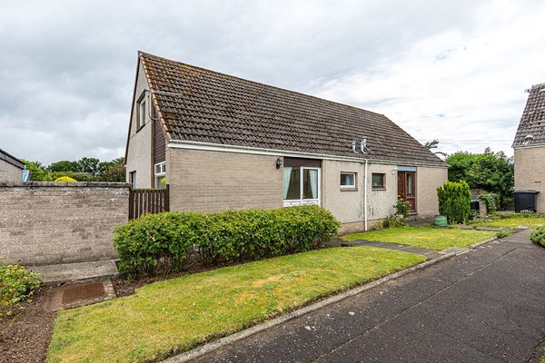 6 Deans Court