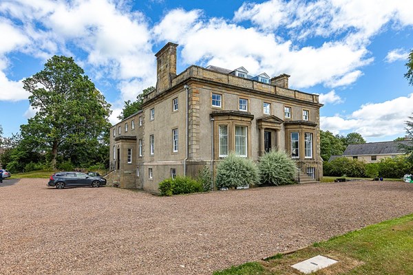 6 Broomlands House Ednam Road